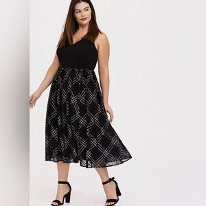 NWT Torrid Dress Womens Black Ponte Mesh Plaid Midi Flowy Chic flattering